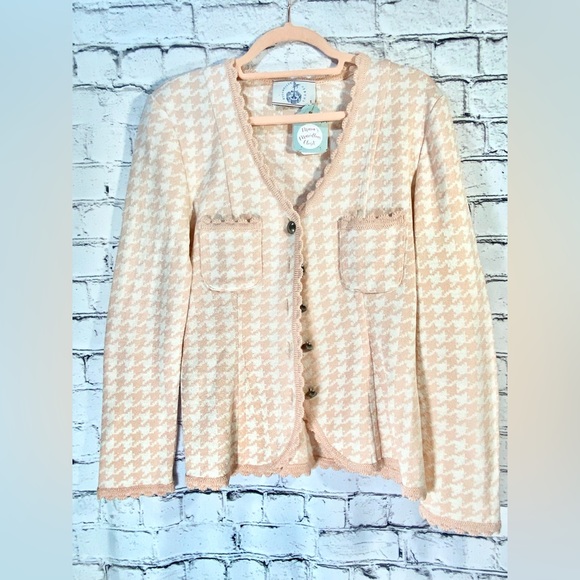 ****SOLD*** Vintage pink and white houndstooth cardigan - Picture 2 of 8